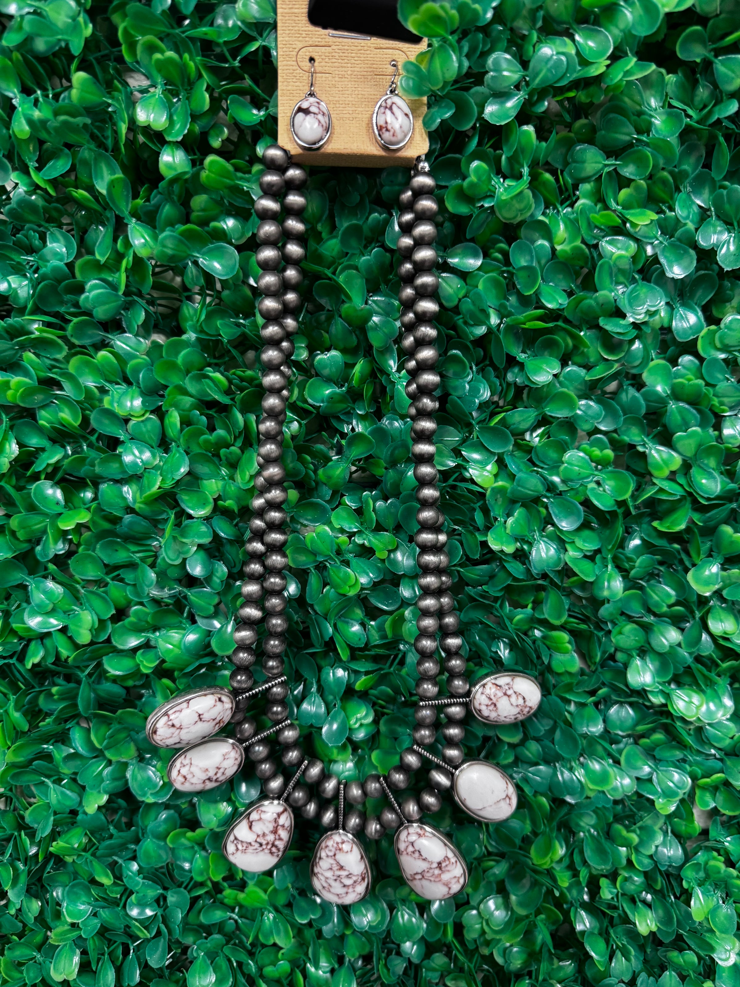 WHITE MARBLE NECKLCE