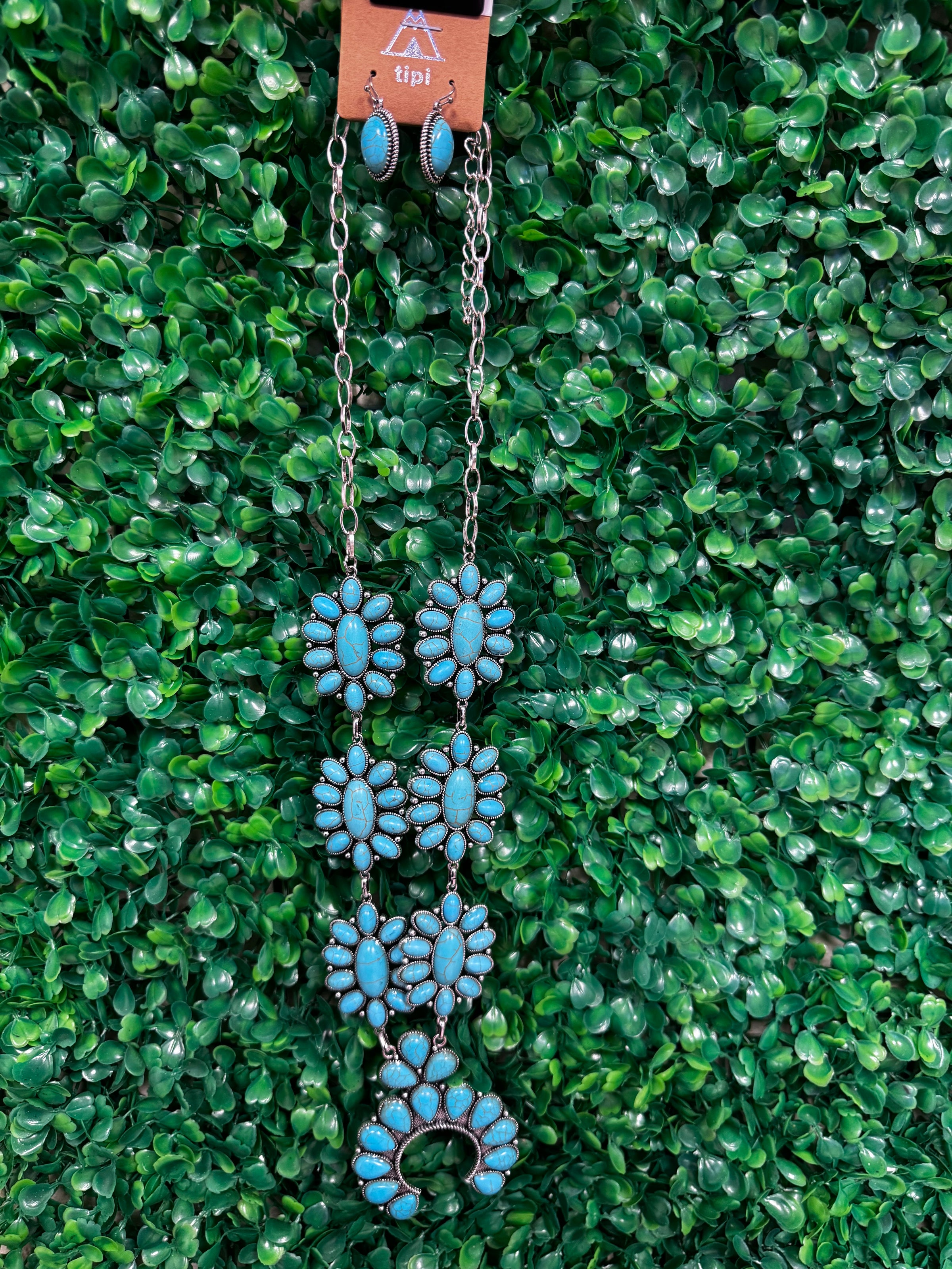 WESTERN TURQUOISE ROCK NECKLACE