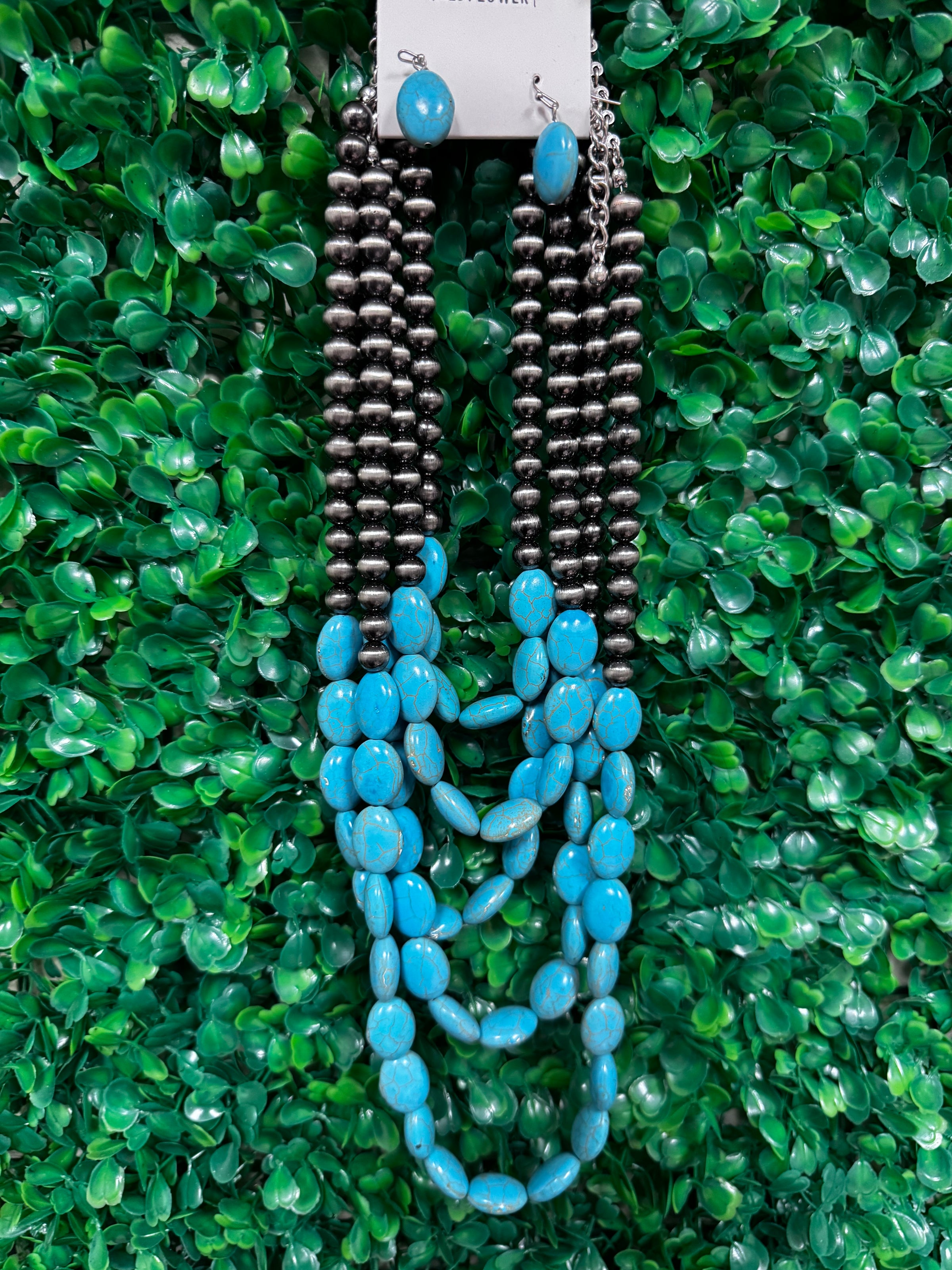 TURQUOISE ROCK NECKLACE