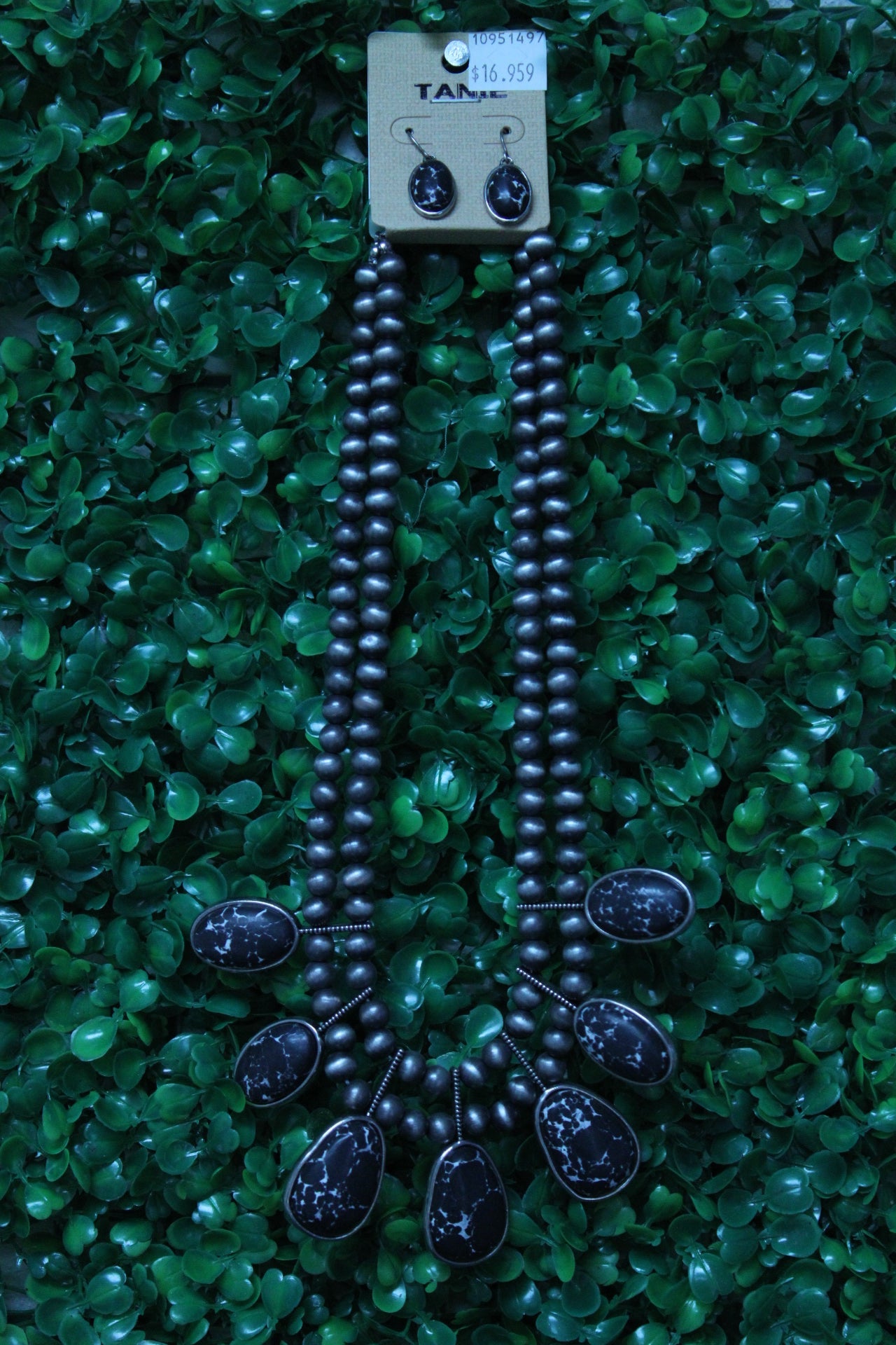 BLACK MARBLE BEADED NECKLACE