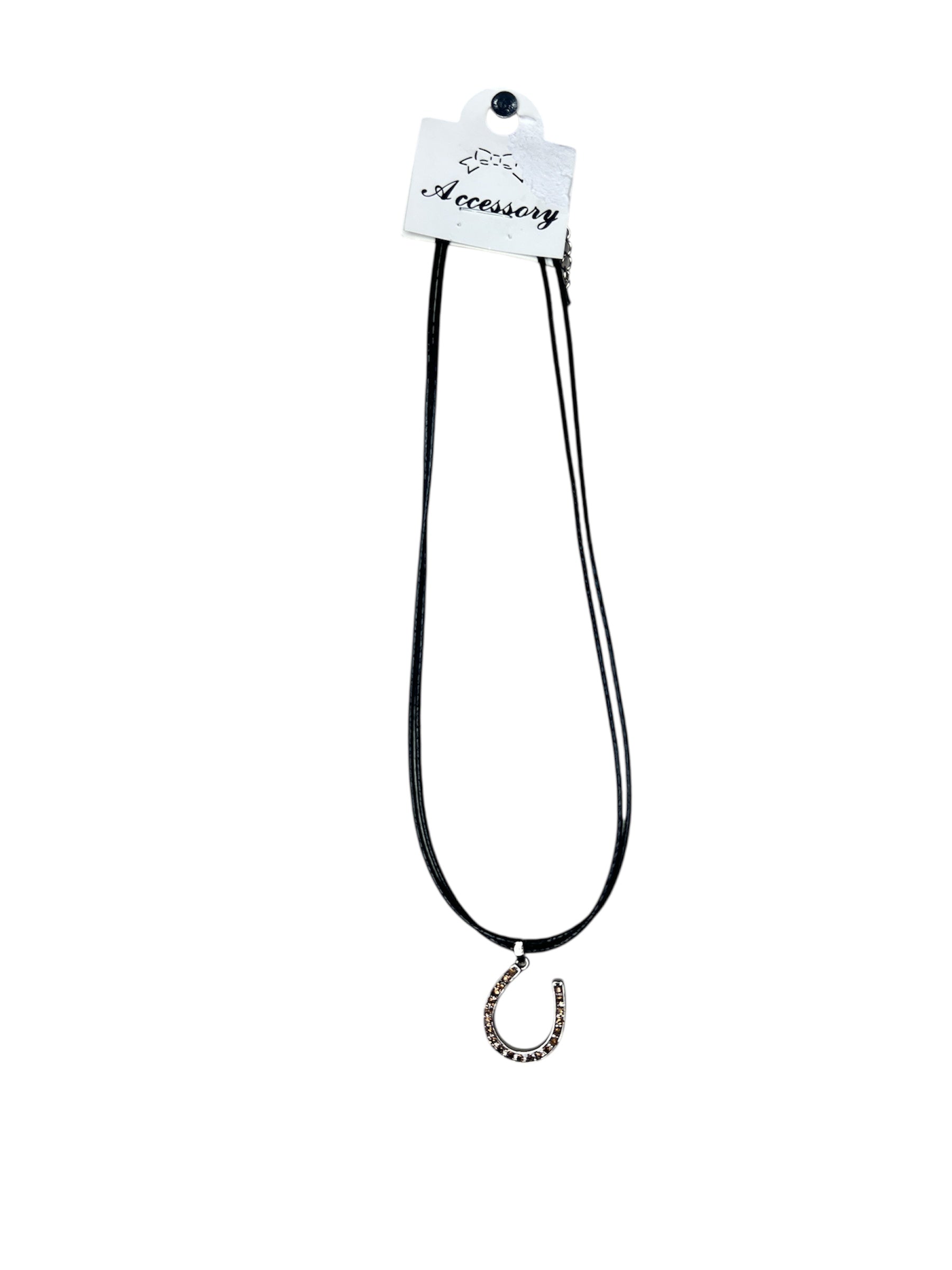 HORSESHOE ROPE NECKLACE